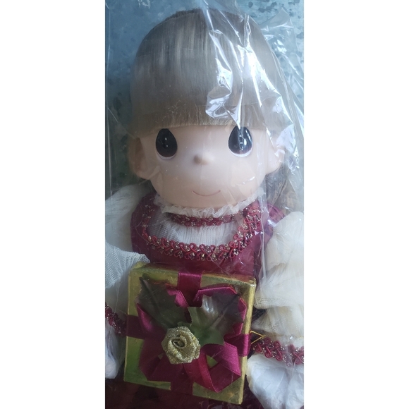 2. Christmas Precious Moments doll - Picture 6 of 14